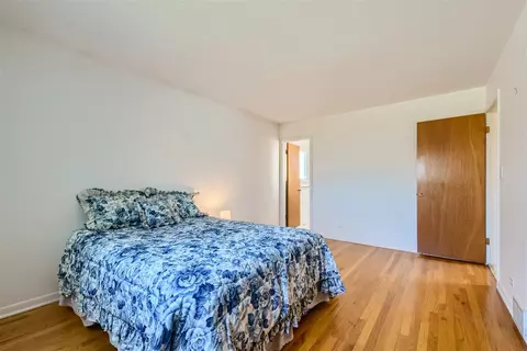 681 Manor Ct, Des Plaines, IL 60016 photo 16