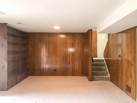 681 Manor Ct, Des Plaines, IL 60016 photo 23