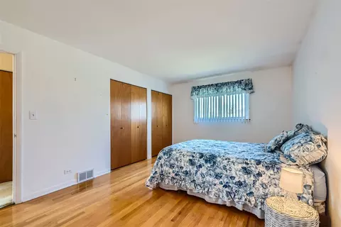 681 Manor Ct, Des Plaines, IL 60016 photo 15