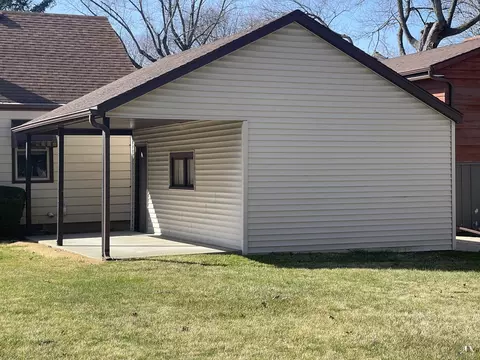 Exterior - 1427 Rock St, Peru, IL 61354 photo 4 of 7