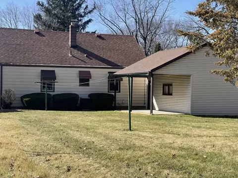 Exterior - 1427 Rock St, Peru, IL 61354 photo 5 of 7