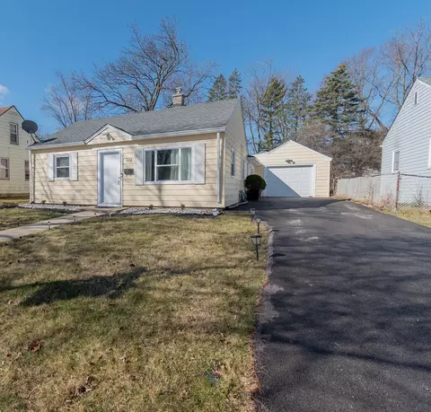 1052 Leith Ave, Waukegan, IL 60085