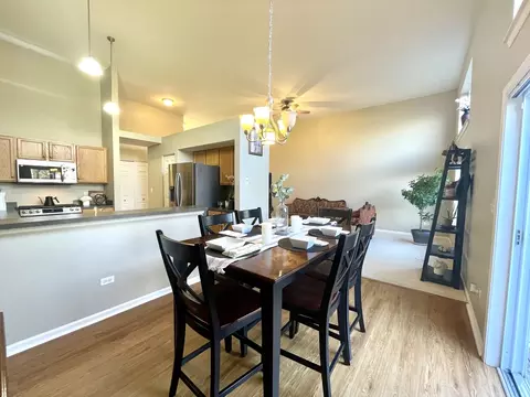 364 Gladstone Ln, Elgin, IL 60120 photo 7