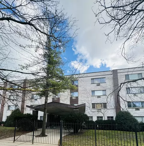 1415 W Pratt Blvd #402, Chicago, IL 60626