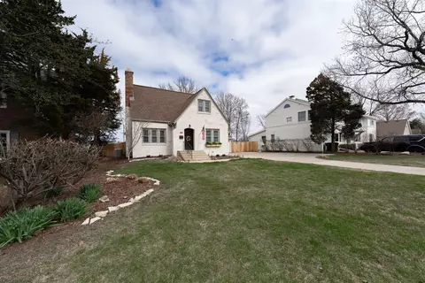 1210 Elmwood Rd, Bloomington, IL 61701