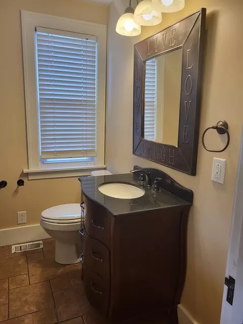 Bath - 208 W Mazon Ave, Dwight, IL 60420 photo 1 of 5