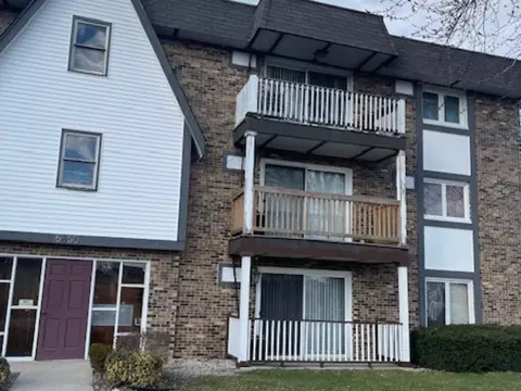 5850 W 87th St #3D, Burbank, IL 60459