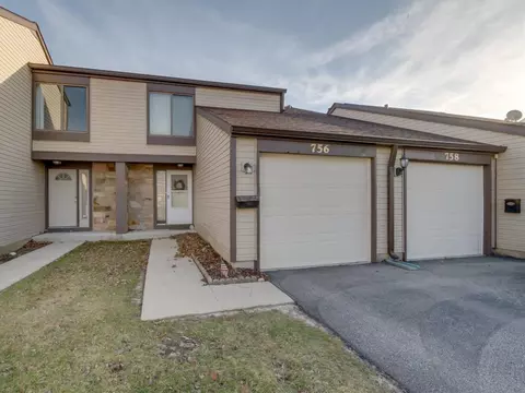 756 Biloxie Ct, Carol Stream, IL 60188