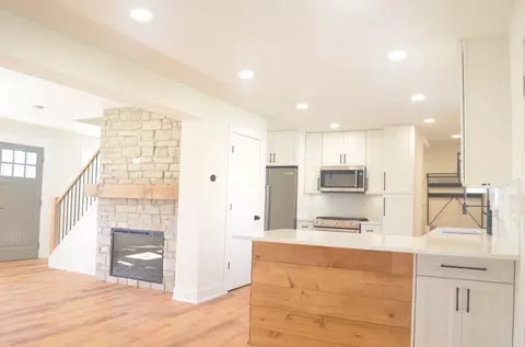 Kitchen - 1400 Salvington Pl, Wheeling, IL 60090 photo 1 of 4