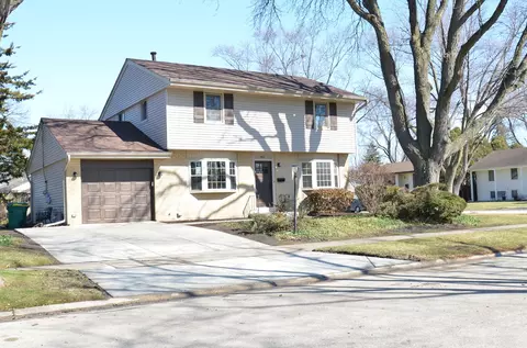 Exterior - 1400 Salvington Pl, Wheeling, IL 60090 photo 3 of 6