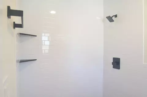 Bath - 1400 Salvington Pl, Wheeling, IL 60090 photo 3 of 5