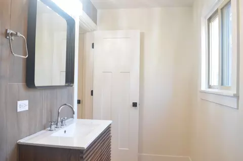 Bath - 1400 Salvington Pl, Wheeling, IL 60090 photo 4 of 5