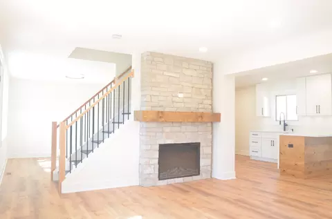 Living - 1400 Salvington Pl, Wheeling, IL 60090 photo 1 of 3
