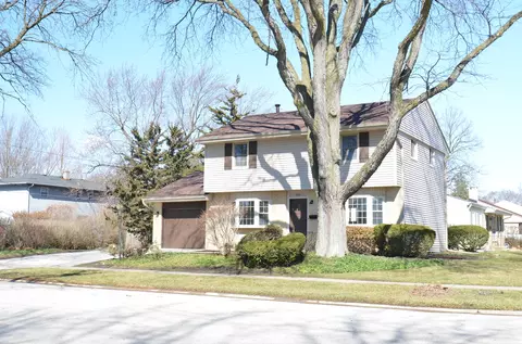 Exterior - 1400 Salvington Pl, Wheeling, IL 60090 photo 2 of 6