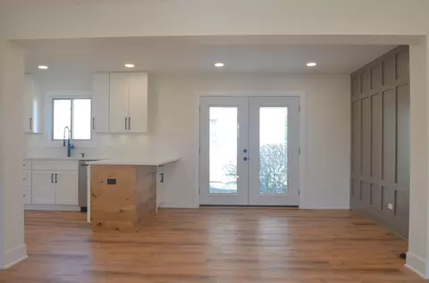 Living - 1400 Salvington Pl, Wheeling, IL 60090 photo 3 of 3