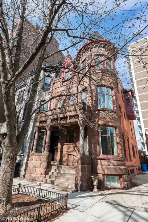 510 W Arlington Pl, Chicago, IL 60614
