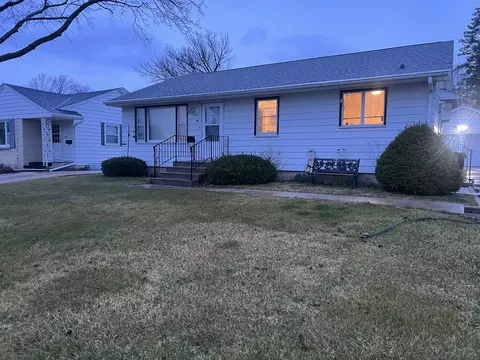1142 W Logan St, Freeport, IL 61032