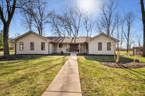 32 W163 Cedar Ln, Wayne, IL 60184