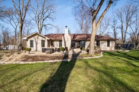 Exterior - 32 W163 Cedar Ln, Wayne, IL 60184 photo 8 of 9