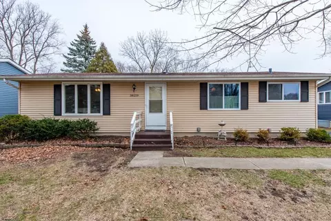 38219 N Wilson Ave, Beach Park, IL 60087