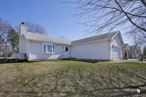 1510 Clayton Marsh Dr, Lake In The Hills, IL 60156