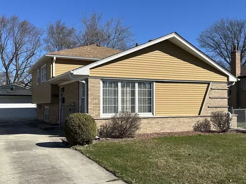 4716 W 98th Pl, Oak Lawn, IL 60453