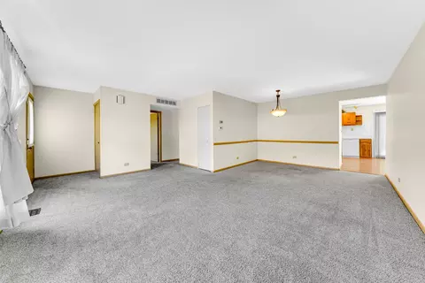 Living - 810 W Pine Ave, Roselle, IL 60172 photo 1 of 4