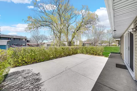 Exterior - 810 W Pine Ave, Roselle, IL 60172 photo 7 of 8