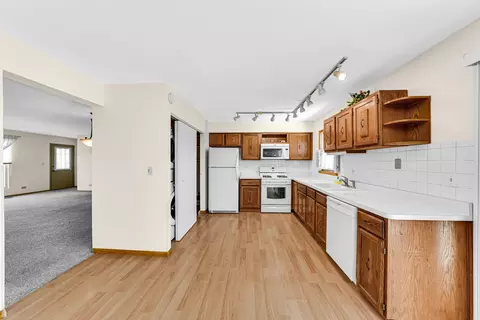 Kitchen - 810 W Pine Ave, Roselle, IL 60172 photo 4 of 4