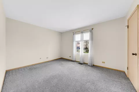 Living - 810 W Pine Ave, Roselle, IL 60172 photo 4 of 4