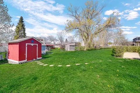 Exterior - 810 W Pine Ave, Roselle, IL 60172 photo 8 of 8