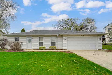 Exterior - 810 W Pine Ave, Roselle, IL 60172 photo 2 of 8