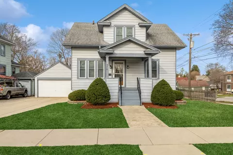 570 Center St, Elgin, IL 60120