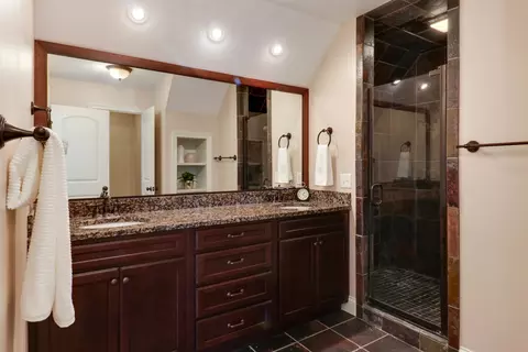 Bath - 2281 Heather Ridge Dr, Normal, IL 61761 photo 2 of 9