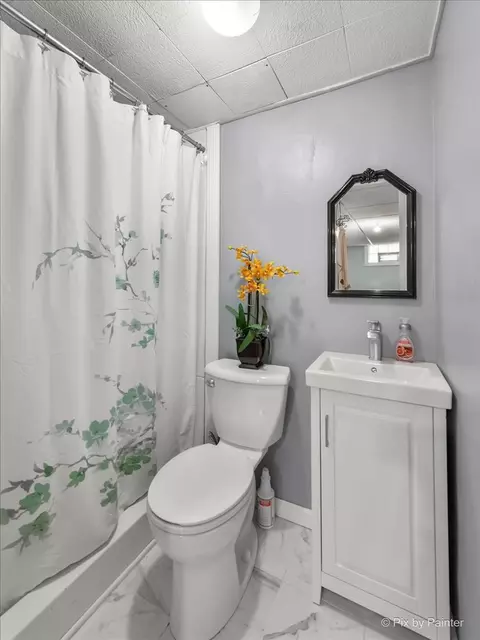 Bath - 38 W271 Stevens Ln, Elgin, IL 60124 photo 4 of 4