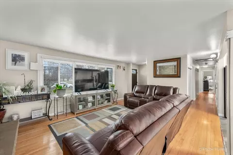 Living - 38 W271 Stevens Ln, Elgin, IL 60124 photo 3 of 7
