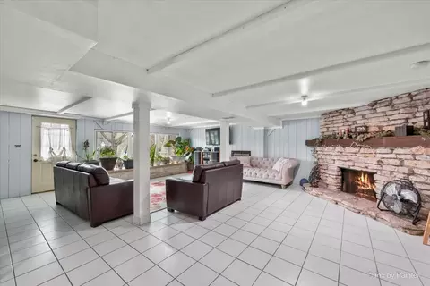 Living - 38 W271 Stevens Ln, Elgin, IL 60124 photo 5 of 7