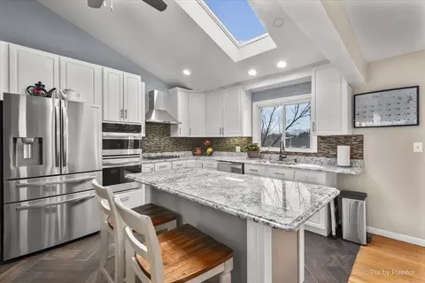 Kitchen - 38 W271 Stevens Ln, Elgin, IL 60124 photo 2 of 5