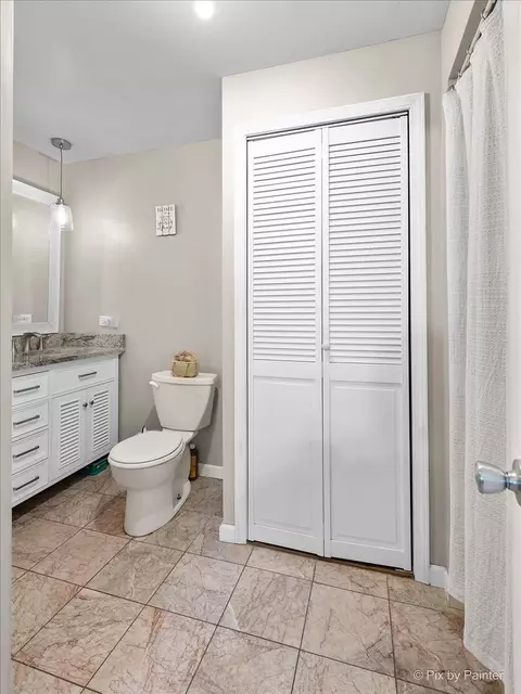 Bath - 38 W271 Stevens Ln, Elgin, IL 60124 photo 2 of 4