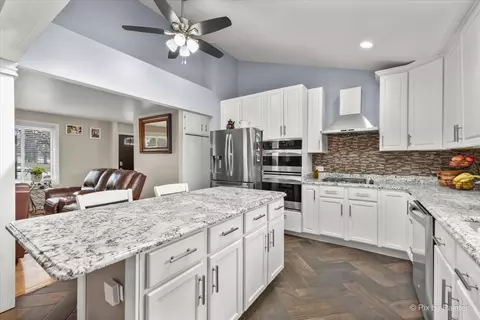 Kitchen - 38 W271 Stevens Ln, Elgin, IL 60124 photo 1 of 5