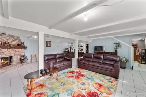 Living - 38 W271 Stevens Ln, Elgin, IL 60124 photo 6 of 7