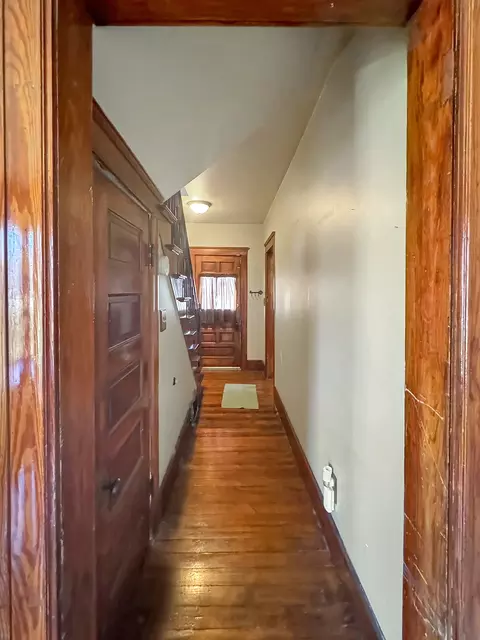 Entry Way - 921 E Garden St, Freeport, IL 61032 photo 2 of 2