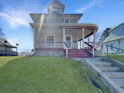 Exterior - 921 E Garden St, Freeport, IL 61032 photo 3 of 3