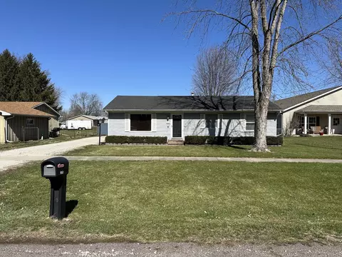453 E Davis St, Galesburg, IL 61401