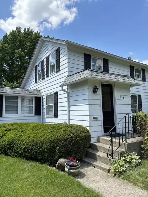 328 N First St, Geneva, IL 60134