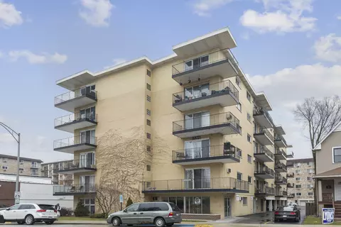 320 Circle Ave #512, Forest Park, IL 60130
