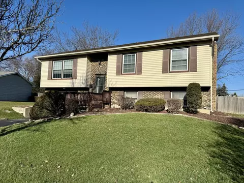 940 Brush Hill Ln, Lake Zurich, IL 60047