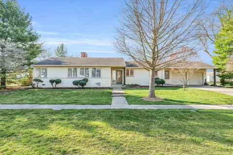 303 E Sherman St, Saint Joseph, IL 61873