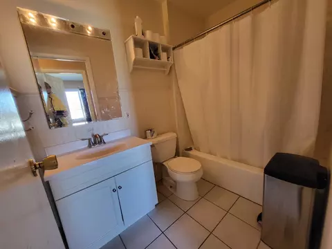 Bath - 1770 Chippendale Rd, Hoffman Estates, IL 60169 photo 1 of 2