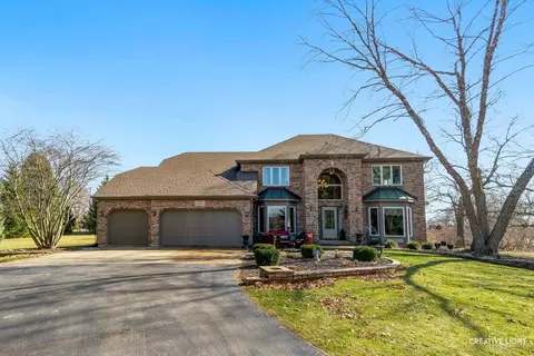 56 W Royal Oaks Dr, Bristol, IL 60512